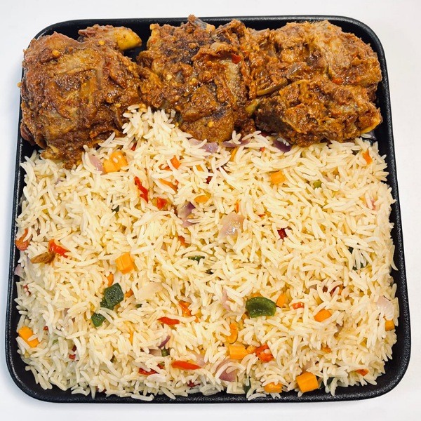 Steamed Rice and Turkey Sauce