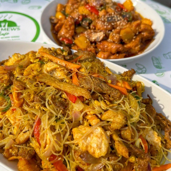 Singaporean Noodles with Chicken Sauce